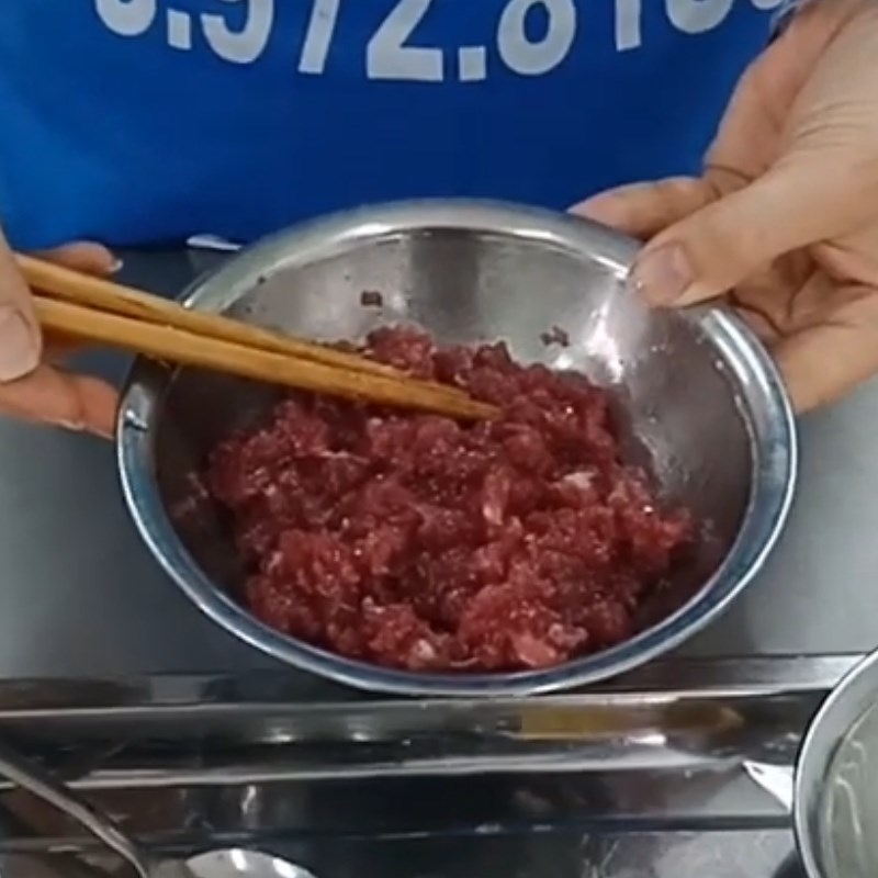 Bước 1 Sơ chế nguyên liệu Súp bí đỏ thịt bò