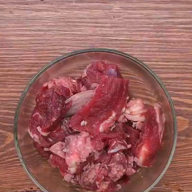 Bước 1 Sơ chế và ướp thịt bò Bò sốt vang khoai tây cà rốt