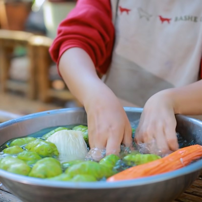 2 cách làm nước ép trái nhàu thanh mát giải nhiệt cơ thể