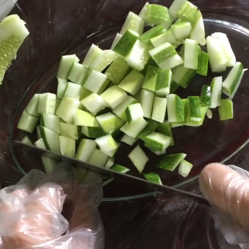 Bước 1 Sơ chế nguyên liệu Salad xà lách dưa chuột khoai tây