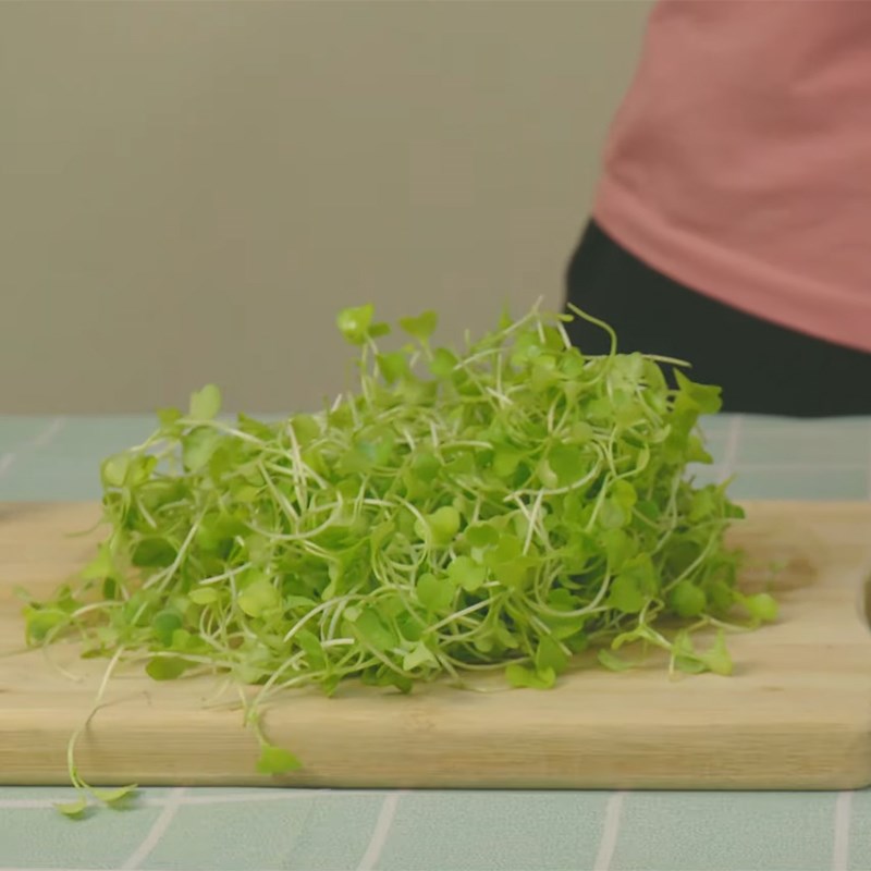 Bước 1 Sơ chế nguyên liệu Salad bơ sốt mè rang