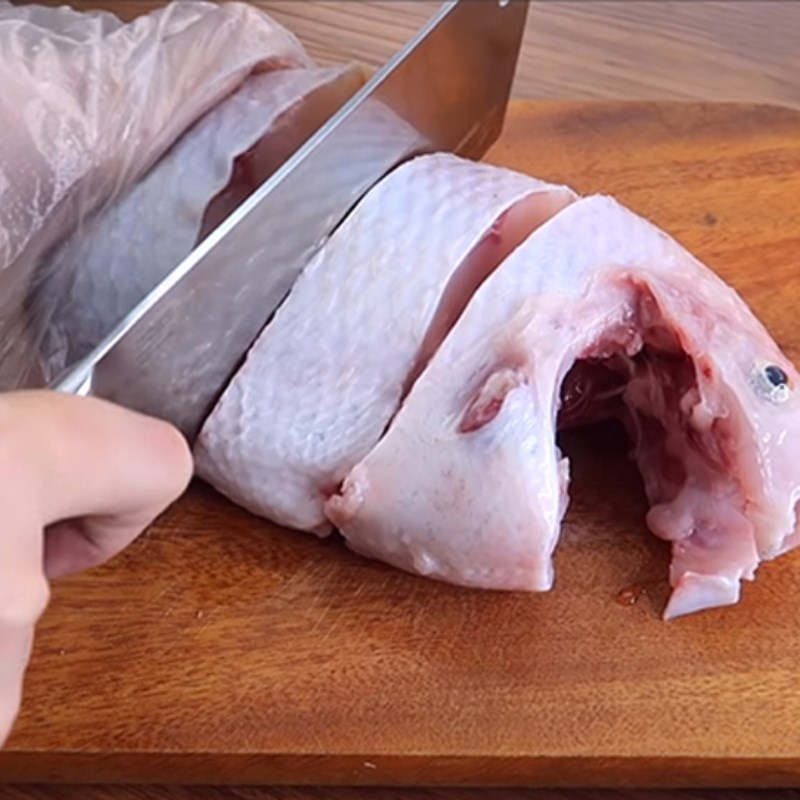 Bước 1 Sơ chế nguyên liệu Cá diêu hồng kho tiêu với thịt ba chỉ