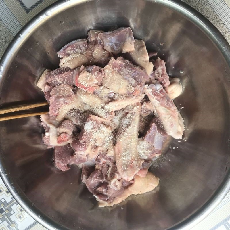 Bước 1 Sơ chế thịt vịt Vịt nấu măng tươi