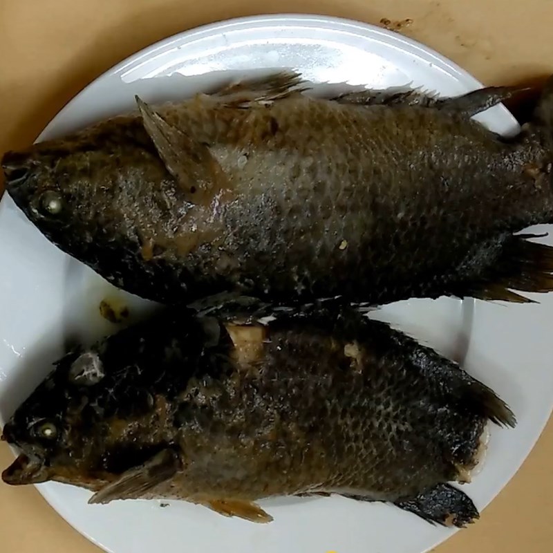Bước 1 Sơ chế và luộc cá rô đồng Canh cá Quỳnh Côi - canh cá rô Thái Bình