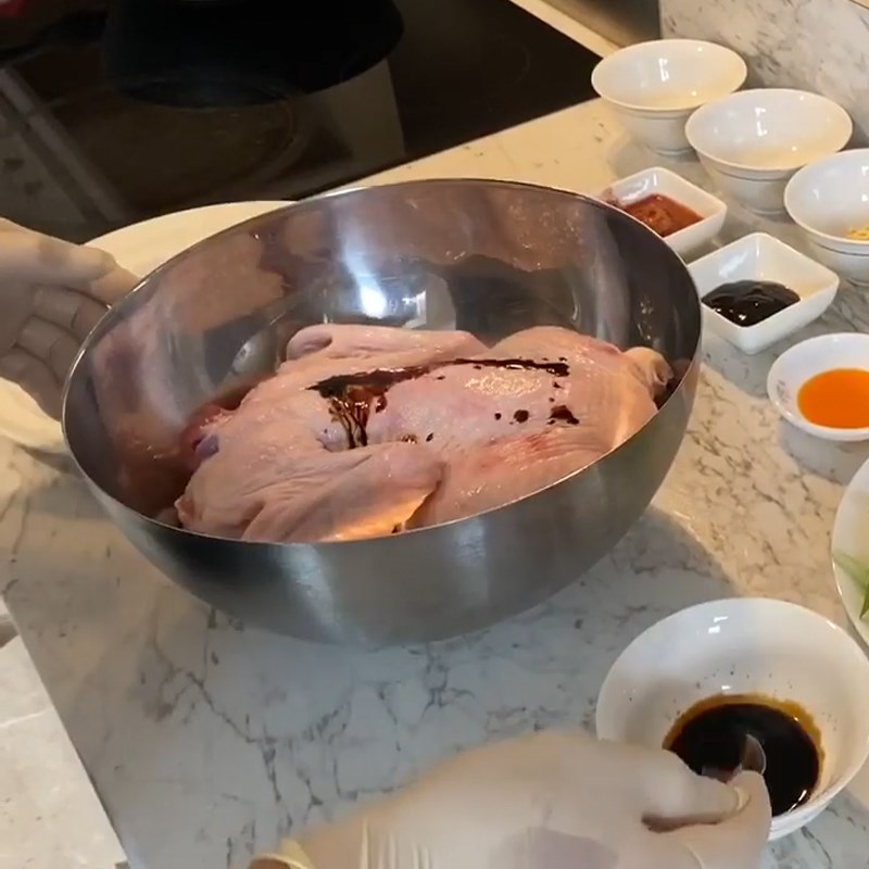 Bước 1 Sơ chế và ướp thịt vịt Vịt nấu nấm