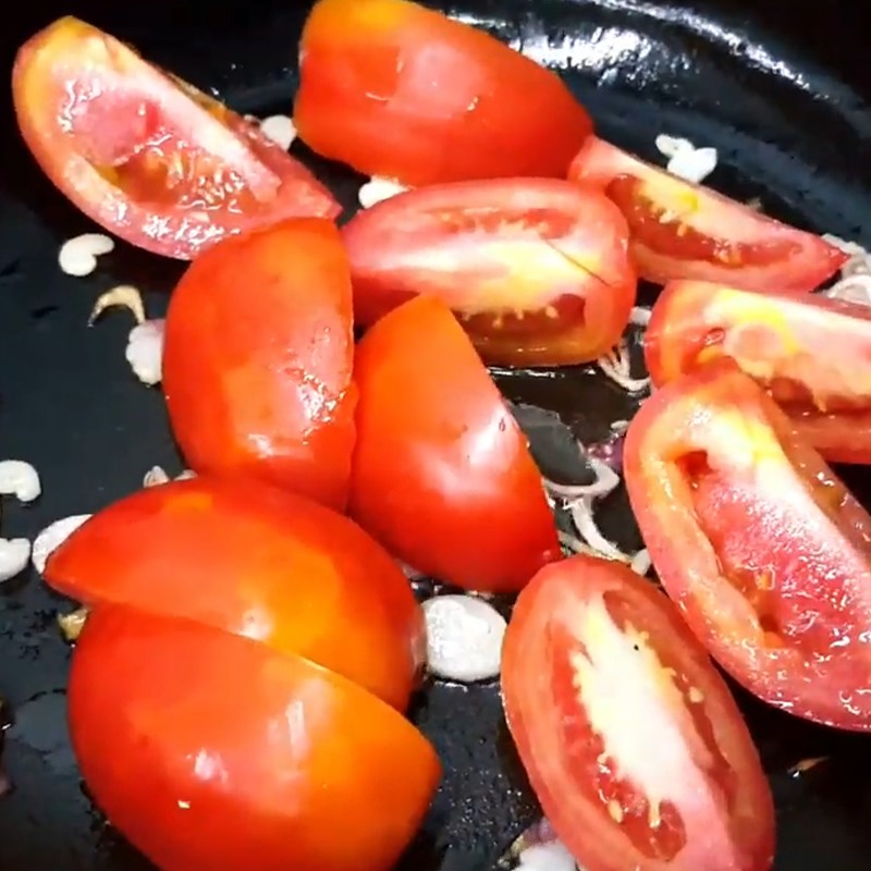 Bước 3 Sốt cà chua với gạch cua Lẩu cua đồng hải sản miền Tây