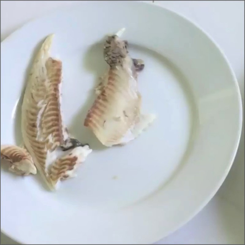 Bước 3 Tách thịt cá Bún cá rô rau cải