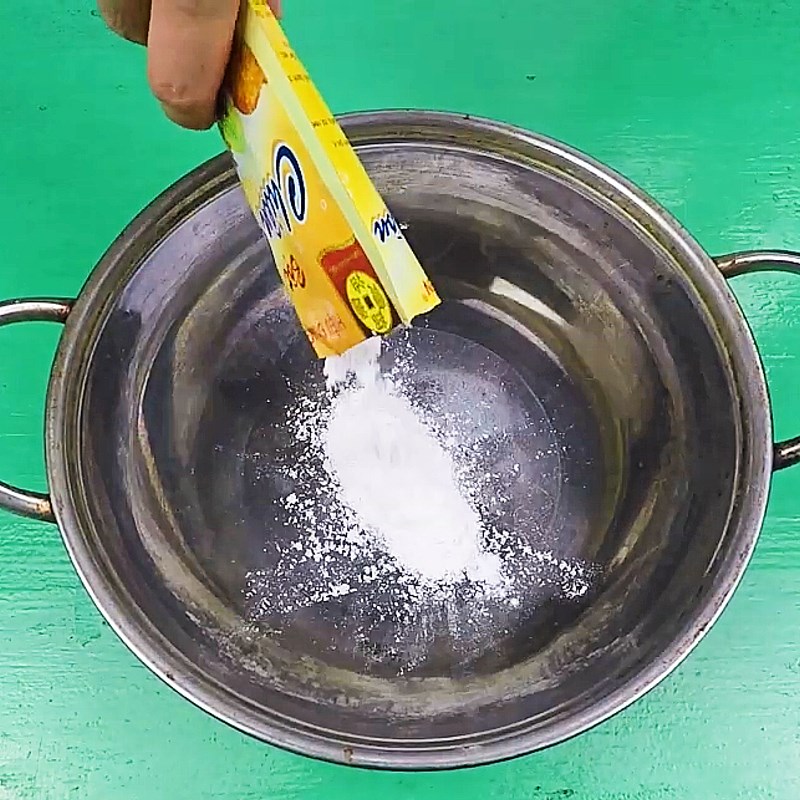 Bước 2 Tẩm bột vảy cá Vảy cá chiên giòn