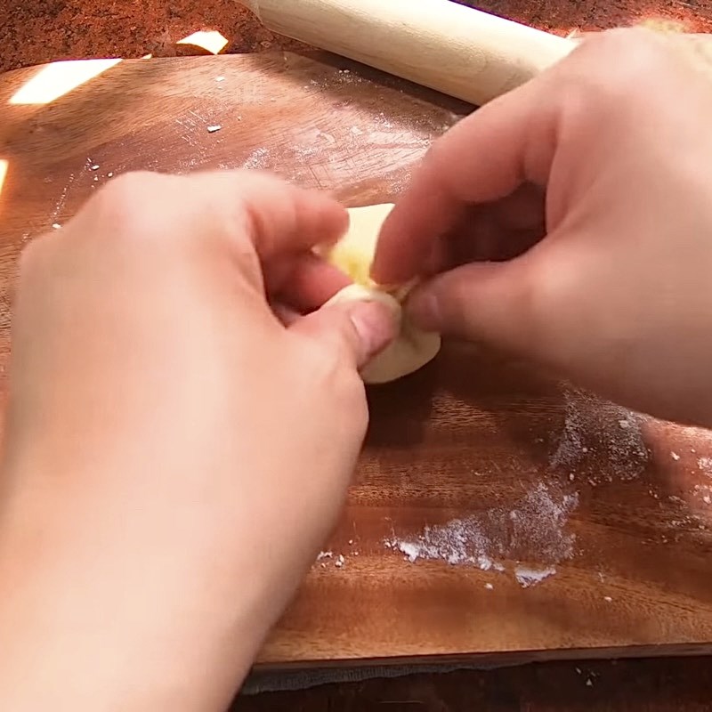 Bước 4 Tạo hình bánh Bánh mì ngọt nhân đậu xanh bằng chảo chống dính