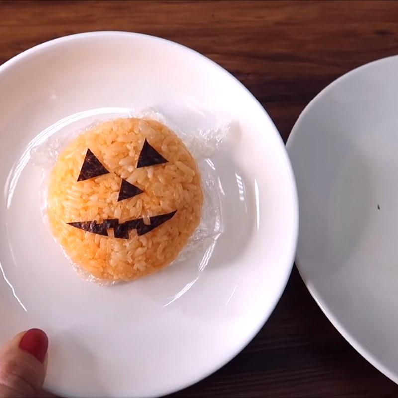 Bước 5 Tạo hình cơm và đồ ăn kèm Halloween bento