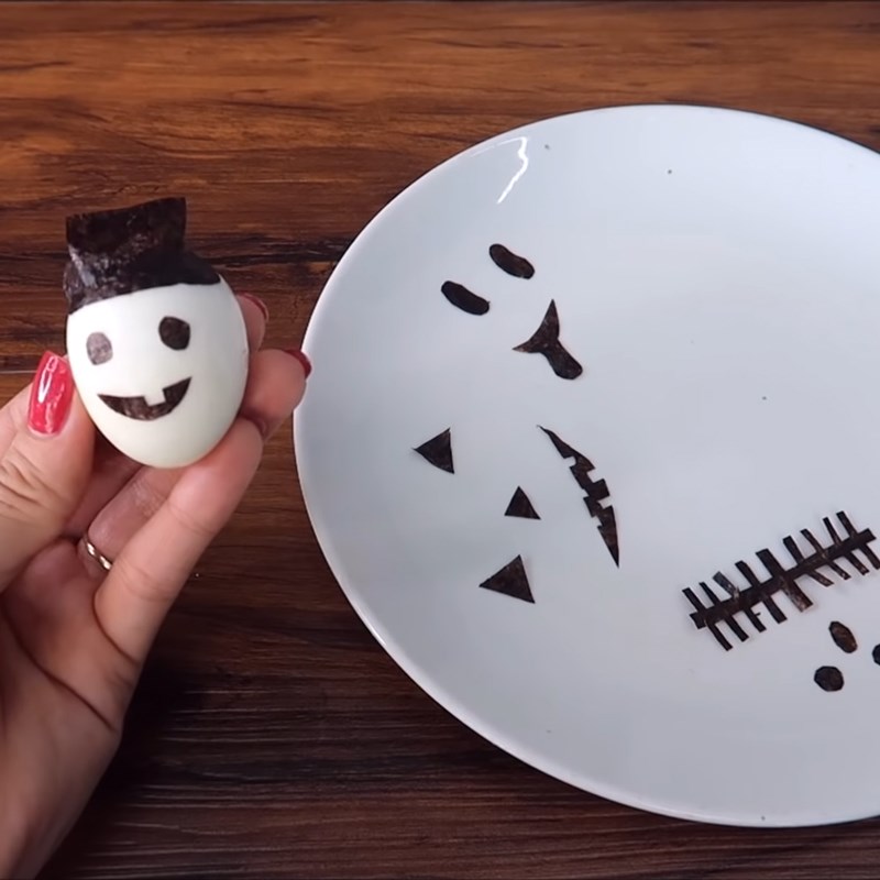 Bước 5 Tạo hình cơm và đồ ăn kèm Halloween bento