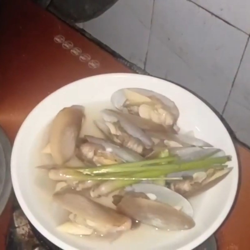 Bước 4 Thành phẩm Tu hài hấp sả lá chanh