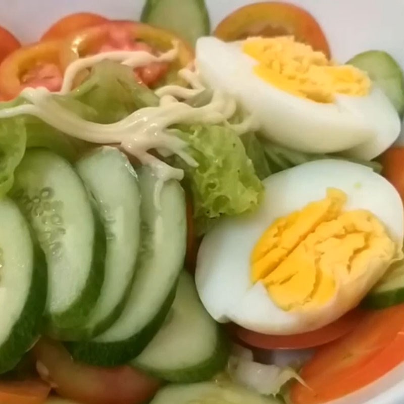 Bước 4 Thành phẩm Salad trứng giảm cân