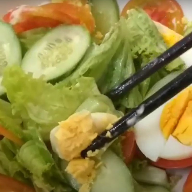 Bước 4 Thành phẩm Salad trứng giảm cân