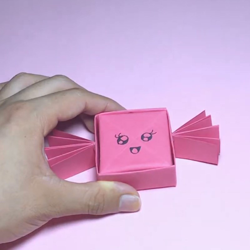 Bước 2 Trang trí hộp quà Gói hộp quà kẹo nhỏ dễ thương