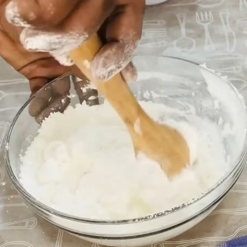 Bước 2 Trộn bột bánh Bánh macaron bằng bột mì