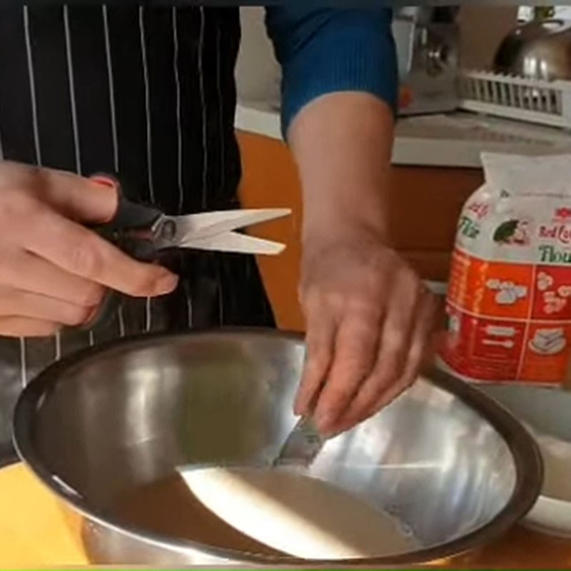 Bước 1 Trộn bột bánh Bánh bao nhân thịt miến