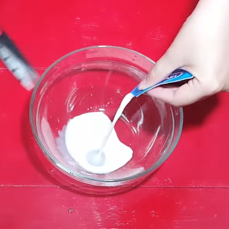 Bước 1 Trộn hỗn hợp bột kem đá với sữa Kem đá Nhật Bản