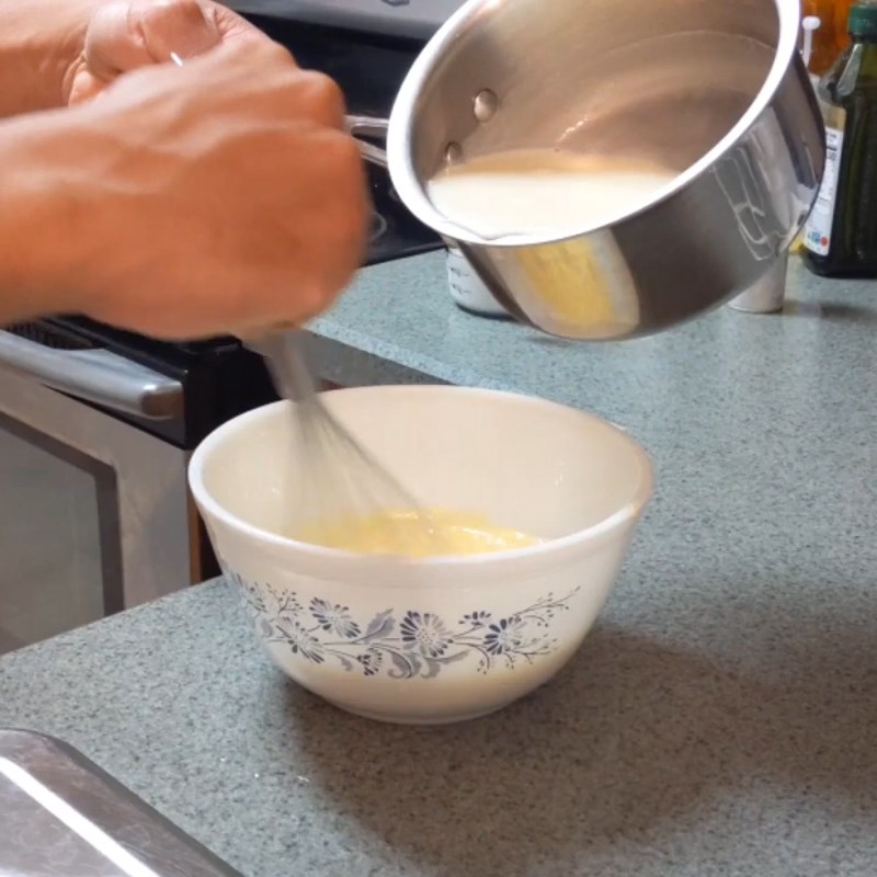 Bước 2 Trộn hỗn hợp kem sữa trứng Kem trứng (kem lạnh)