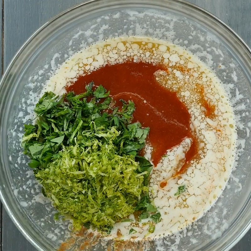 Bước 2 Trộn hỗn hợp nguyên liệu Sốt tương ớt Sriracha