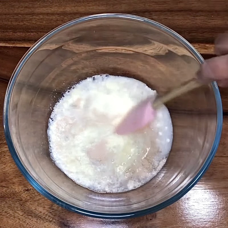 Bước 1 Trộn hỗn hợp trứng Bánh mì ngọt nhân đậu xanh nướng