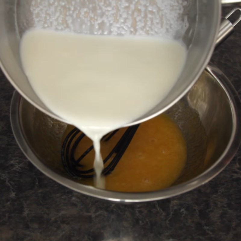 Bước 2 Trộn hỗn hợp trứng sữa Pudding trứng