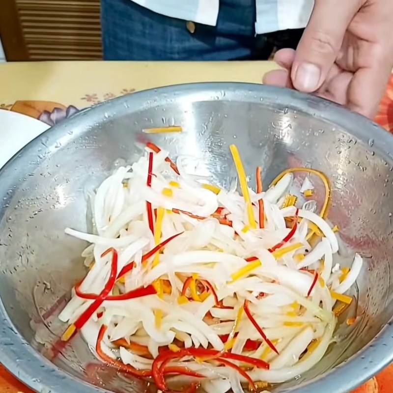 Bước 4 Trộn nộm gà Nộm gà xé phay