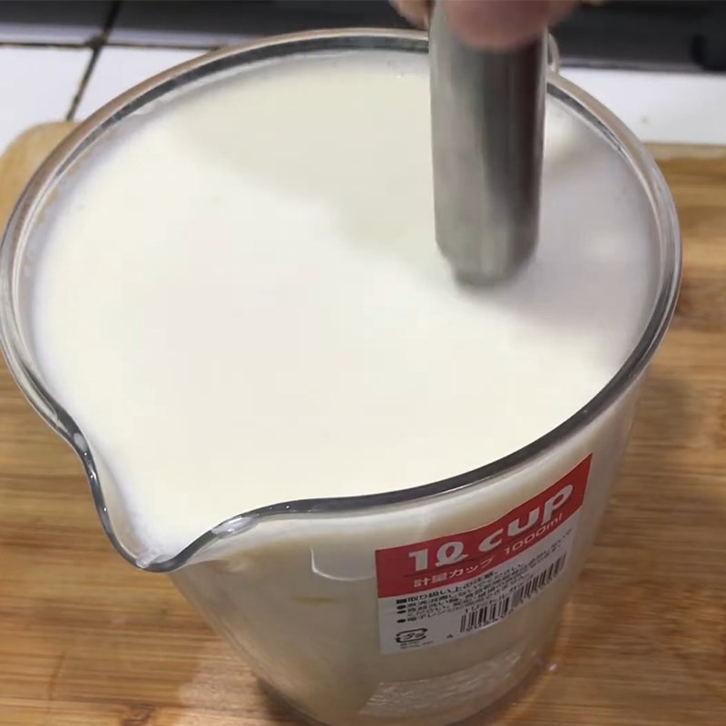 Bước 3 Trộn sữa chanh muối và đong vào túi Kem chanh muối