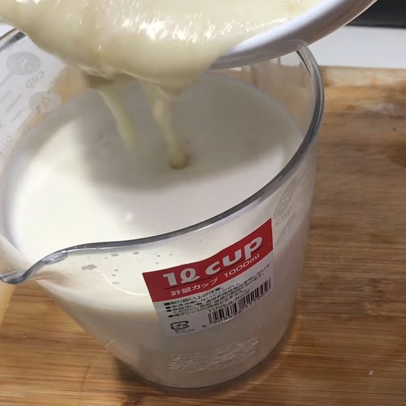 Bước 3 Trộn sữa chanh muối và đong vào túi Kem chanh muối
