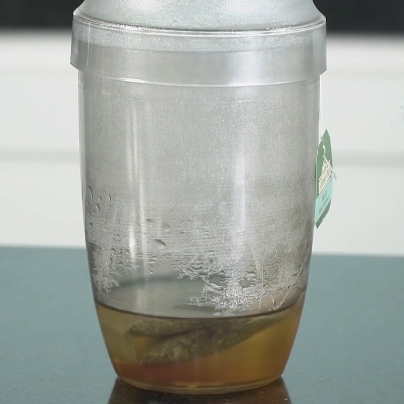 Bước 1 Ủ trà Trà sữa socola bạc hà