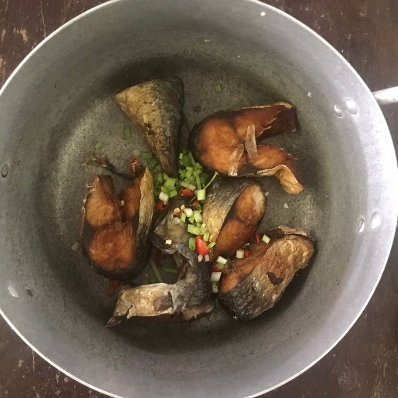 Bước 3 Ướp cá Cá thu Nhật - cá saba kho nước dừa