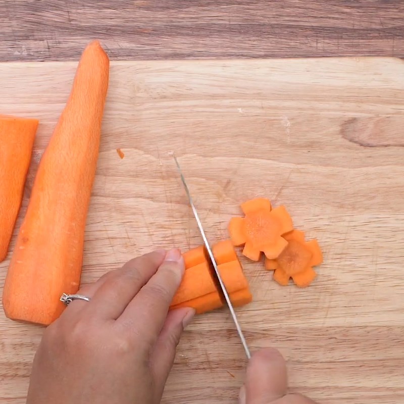 Bước 2 Sơ chế các nguyên liệu khác Bò sốt vang khoai tây cà rốt