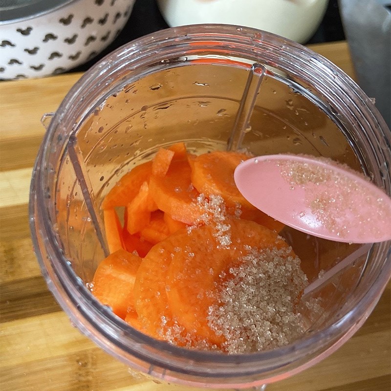 Bước 2 Xay cà rốt Nước ép cà rốt nguyên chất bằng máy xay sinh tố