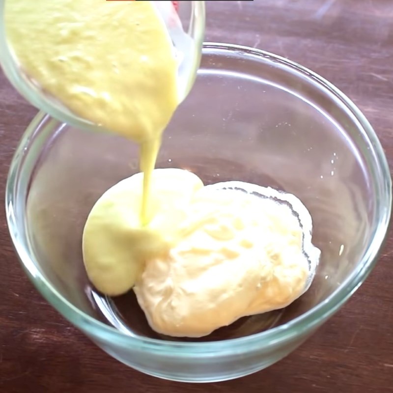 Bước 2 Xay hỗn hợp kem sữa dưa lưới Kem dưa lưới Hàn Quốc từ heavy cream
