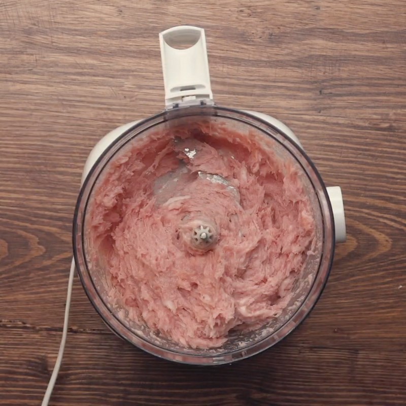 Bước 3 Xay mỡ và thịt heo lần 2 Chả lụa bằng máy xay sinh tố