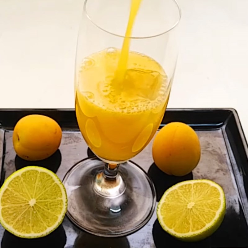 Bước 2 Xay và lọc nước ép quả mơ Nước ép mơ tươi