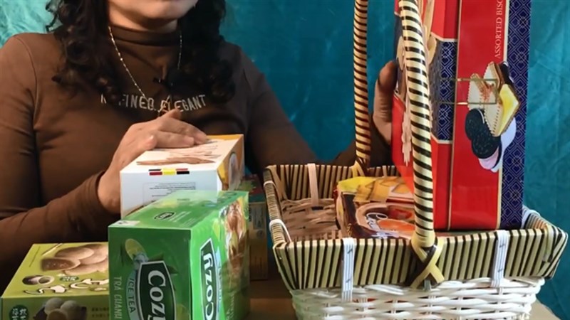 Nguyên liệu món ăn cách gói giỏ quà bánh kẹo
