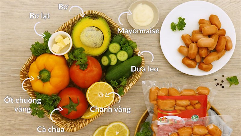 Nguyên liệu làm món salad xúc xích nhồi bơ