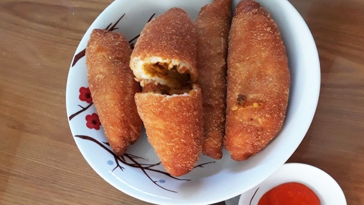 Bánh mì nhân cà ri chiên xù