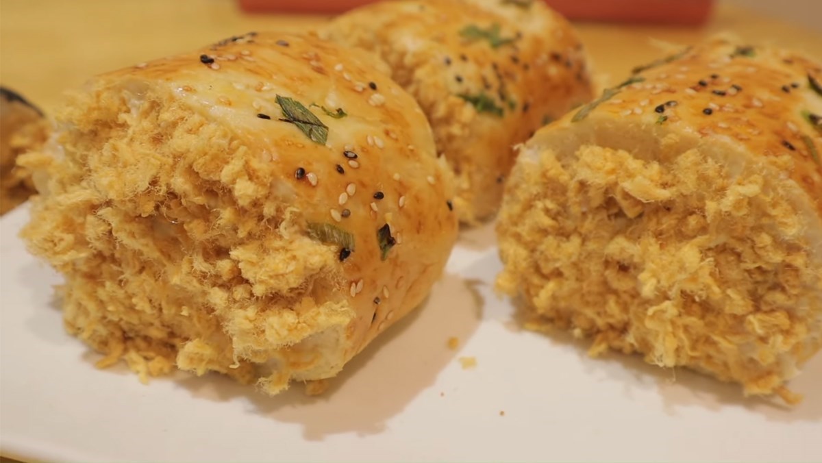 Bánh mì cuộn chà bông