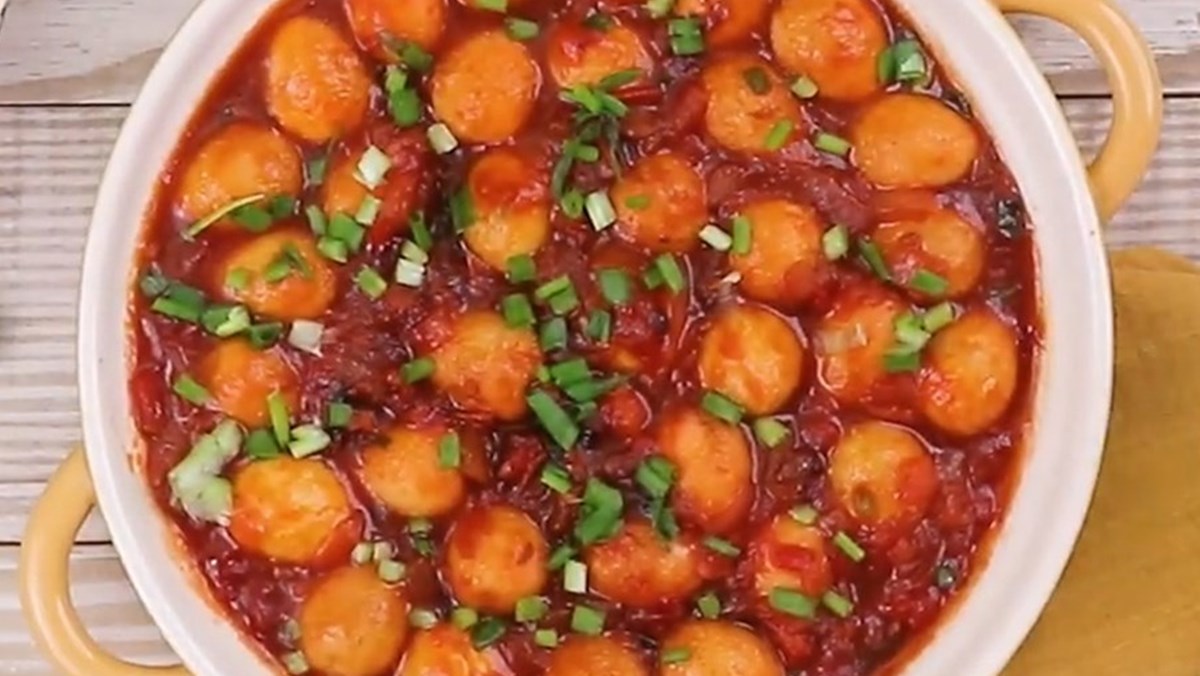 2 cách làm món trứng cút sốt cà chua đơn giản dễ làm cho bữa cơm nhà