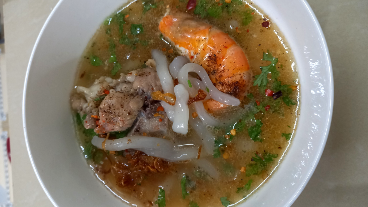 bánh canh bột lọc xương heo
