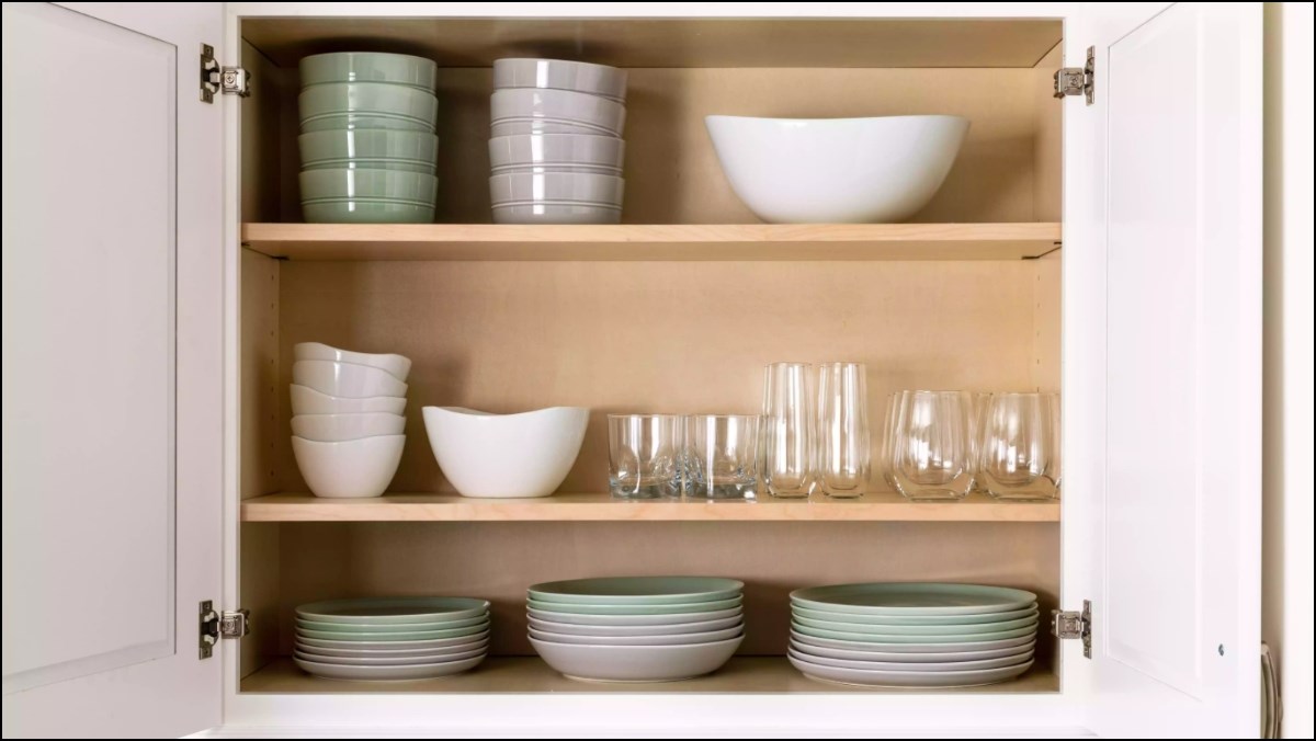 Cách sắp xếp chén bát đĩa ly tách thông minh sẽ giúp bạn tiết kiệm không gian và tối đa hóa tiện dụng trong nhà bếp. Hãy sử dụng những tip của năm 2024 và tạo ra một không gian sống thật đẹp và tiện nghi cho gia đình. Tất cả những gì bạn cần là một chút sáng tạo và khả năng tối ưu hoá không gian nhà bếp.