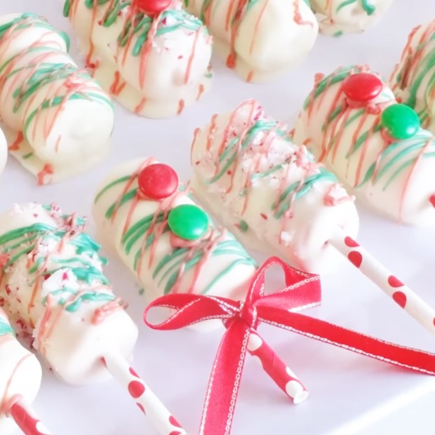 2 cách làm kẹo marshmallow nhúng socola đẹp mắt cho bữa tiệc Giáng Sinh