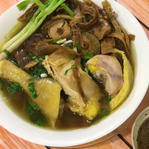 2 cách làm gà nấu miến thơm ngon hấp dẫn với công thức đơn giản tại nhà