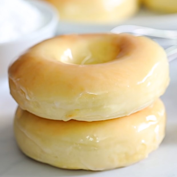 Cách làm bánh donut bằng nồi chiên không dầu mềm xốp ngon cực đơn giản