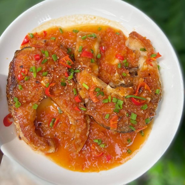 Cách làm món cá trắm sốt cà chua siêu hấp dẫn, bắt vị cho bữa cơm