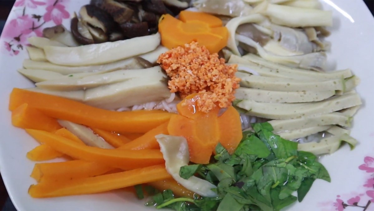 Bún thang chay