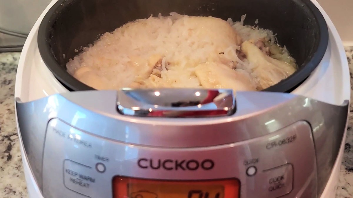 Cháo gà nấu bằng nồi cơm điện Cuckoo