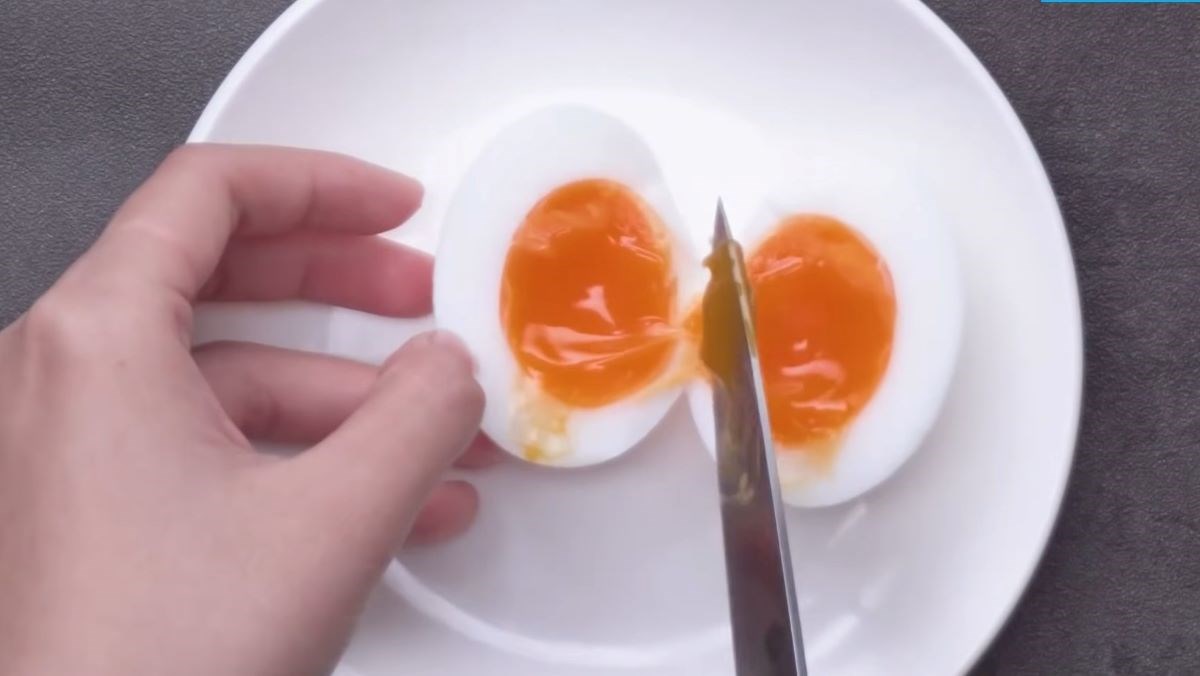 Luộc trứng 6 phút